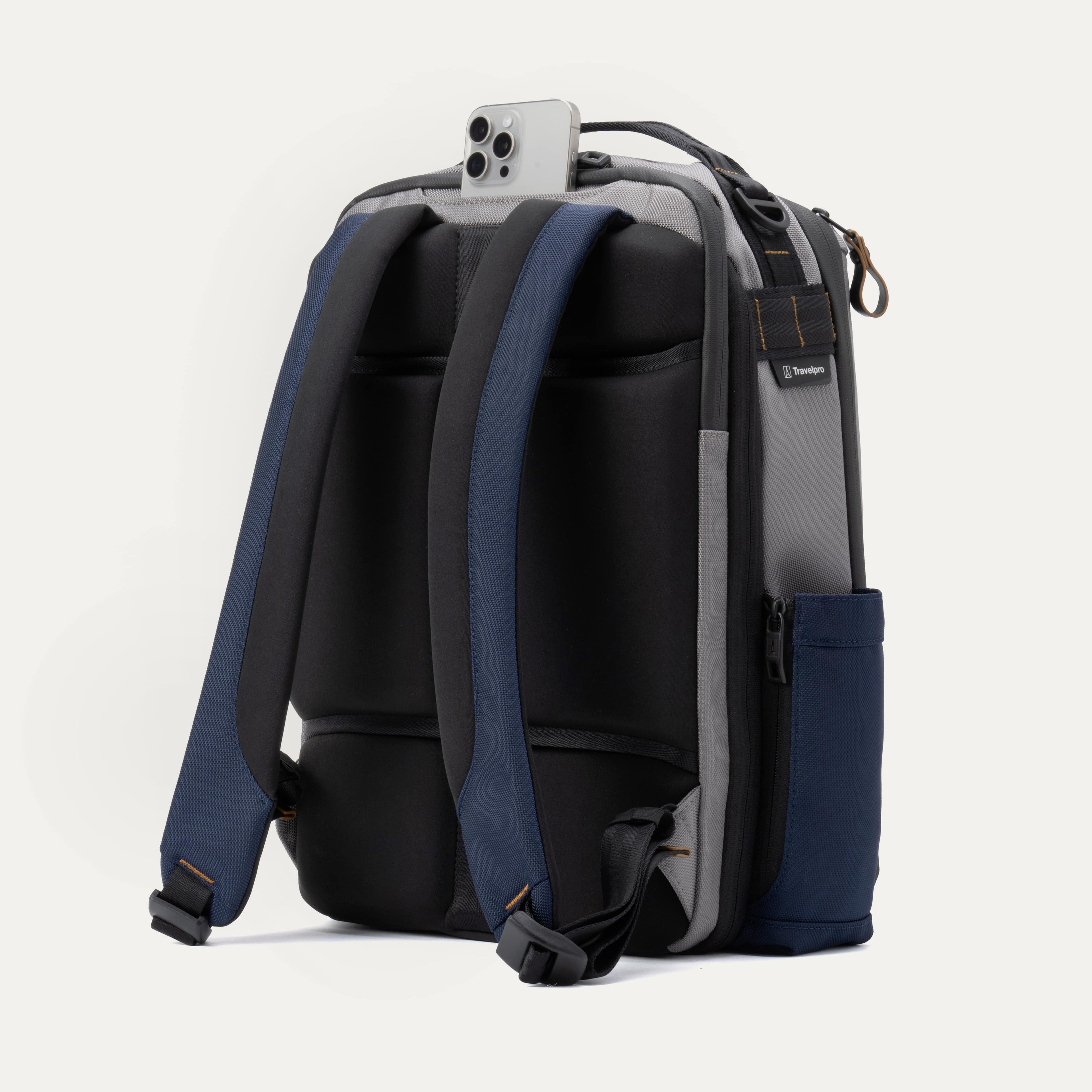 Travelpro® Altitude™ Slim Expandable Laptop Backpack 20-24L (41 x 34 x 20 cm)