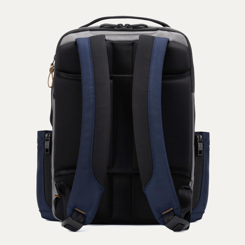 Travelpro® Altitude™ Slim Expandable Laptop Backpack 20-24L (41 x 34 x 20 cm)