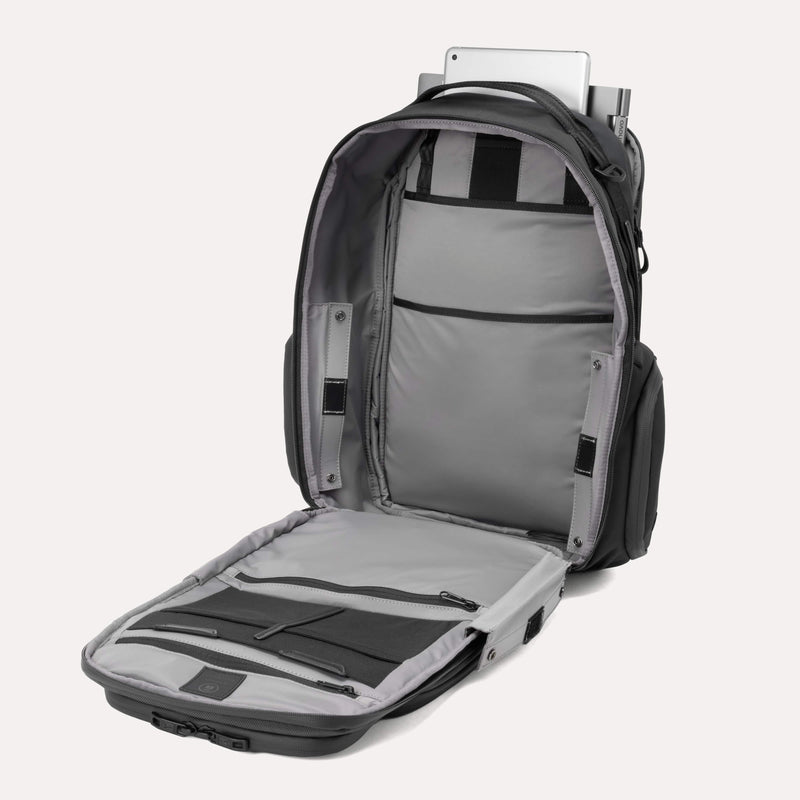 Travelpro® Altitude™ Large Expandable Laptop Backpack 30-36L (46 x 38 x 24 cm)