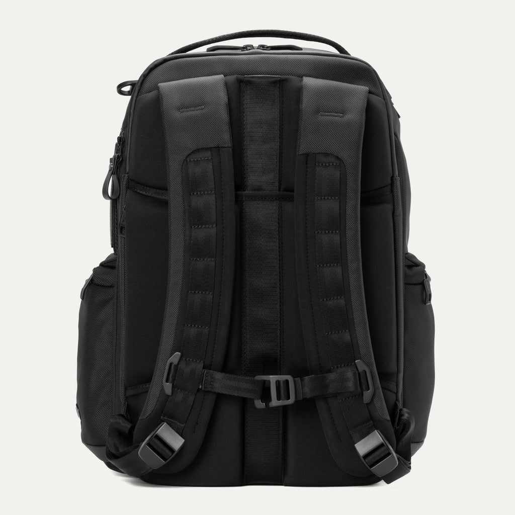Travelpro® Altitude™ Großer erweiterbarer Laptop-Rucksack 30-36L (46 x 38 x 24 cm)