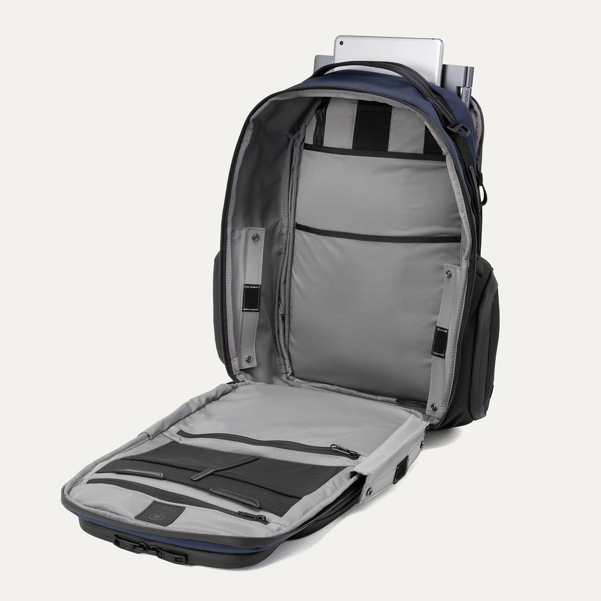Zaino Laptop Espandibile Large Travelpro® Altitude™ 30-36L (46 x 38 x 24 cm)