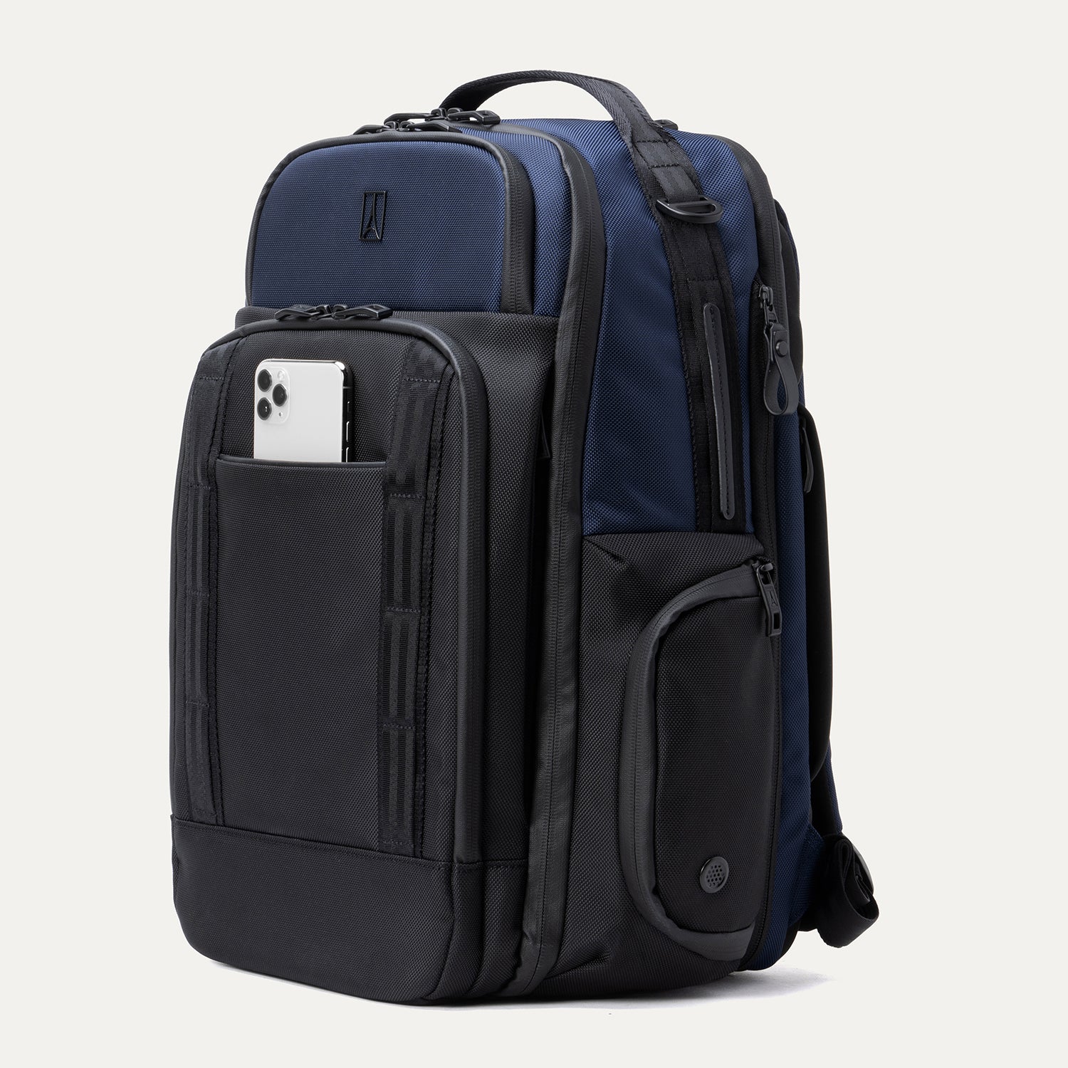 Travelpro® Altitude™ Large Expandable Laptop Backpack 30-36L (46 x 38 x 24 cm)