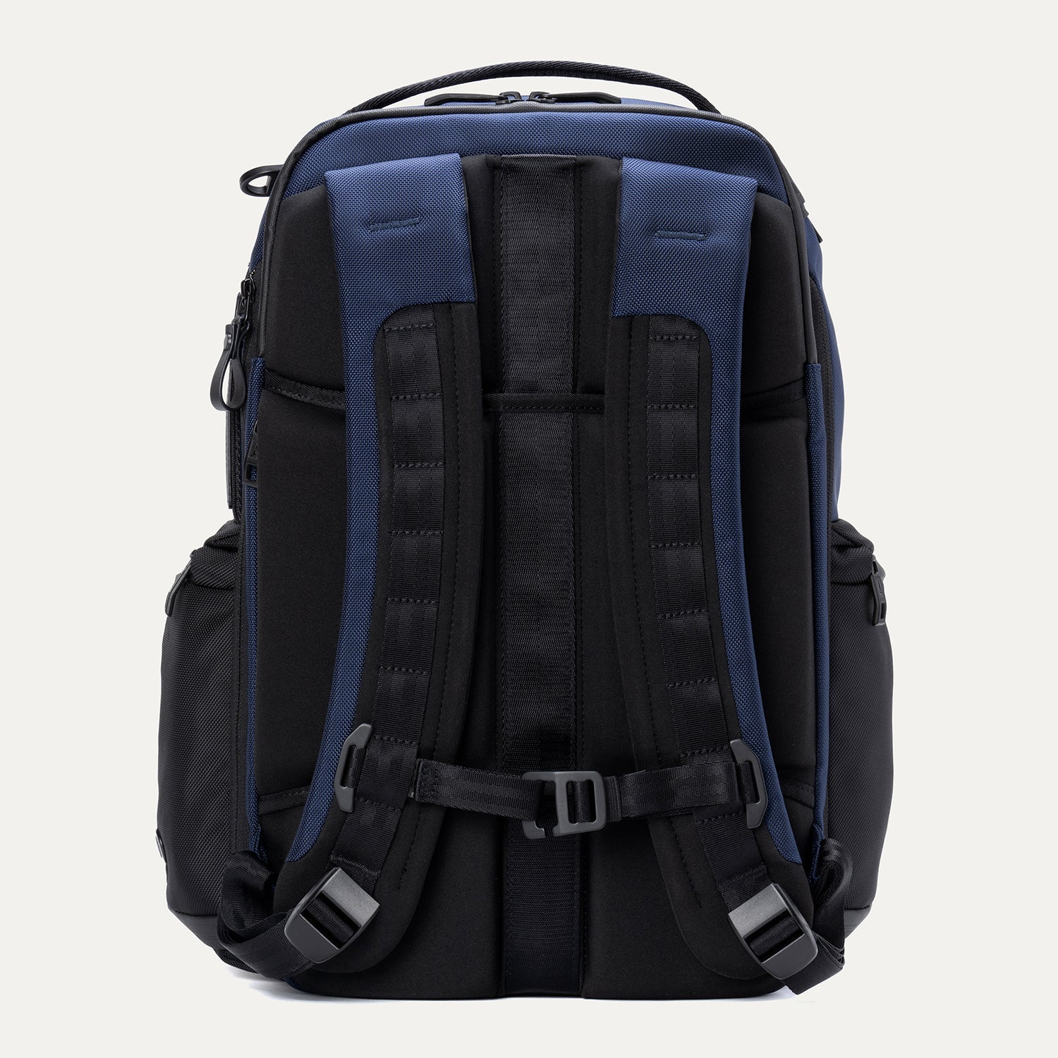 Travelpro® Altitude™ Large Expandable Laptop Backpack 30-36L (46 x 38 x 24 cm)