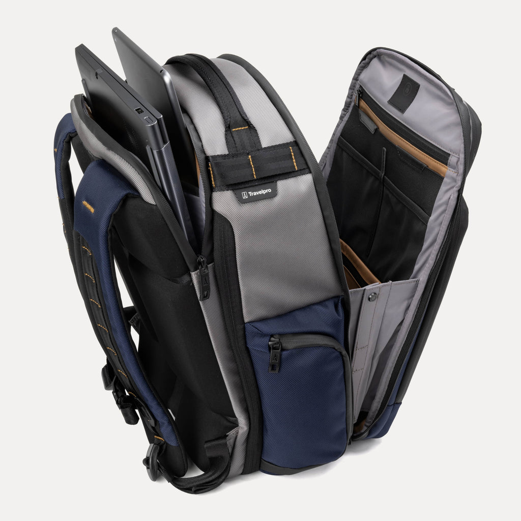 Travelpro® Altitude™ Large Expandable Laptop Backpack 30-36L (46 x 38 x 24 cm)