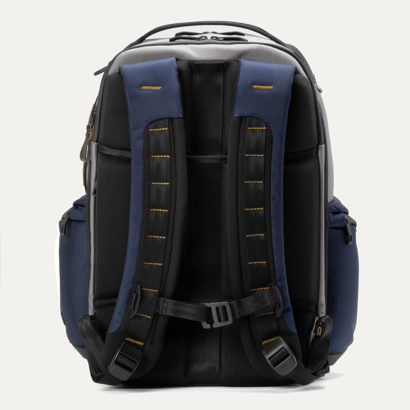 Travelpro® Altitude™ Large Expandable Laptop Backpack 30-36L (46 x 38 x 24 cm)