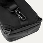 Travelpro® Altitude™ Crossbody 6L (33 x 19 x 12 cm.)