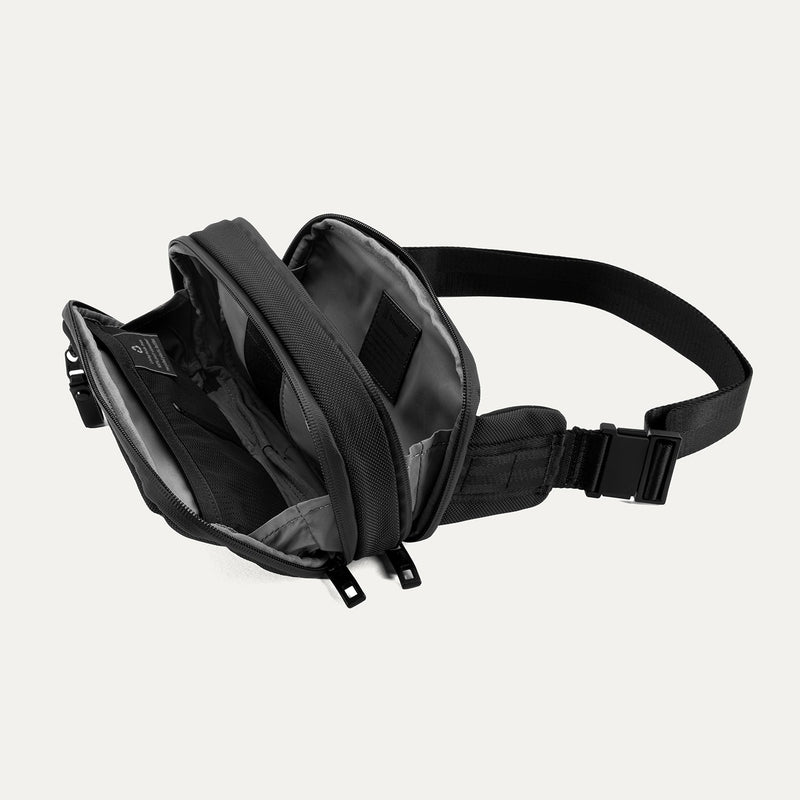 Travelpro® Altitude™ Sling 2L (13 x 23 x 8 cm)