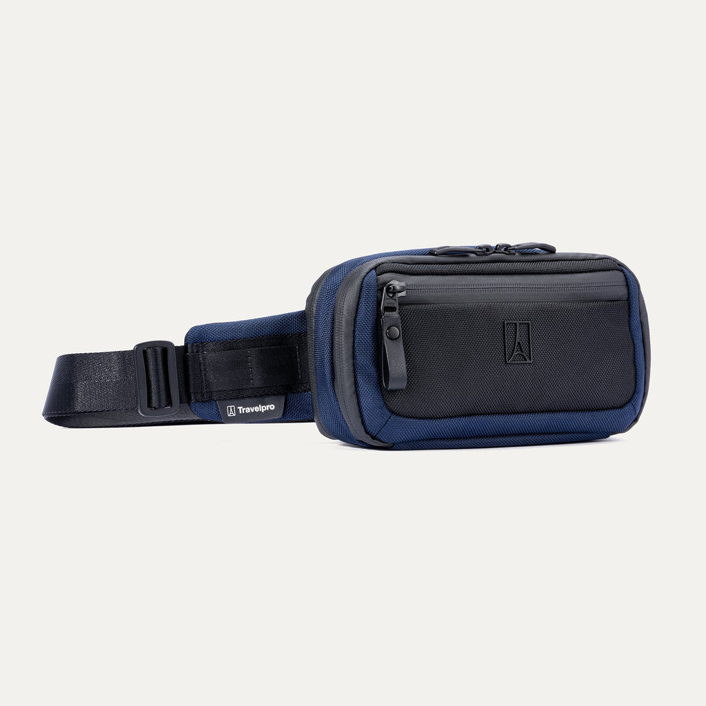 Travelpro® Altitude™ Sling 2L (13 x 23 x 8 cm)