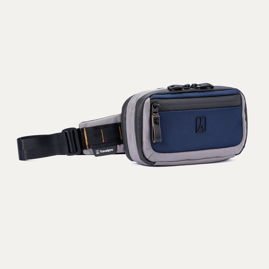 Travelpro® Altitude™ Sling 2L (13 x 23 x 8 cm)