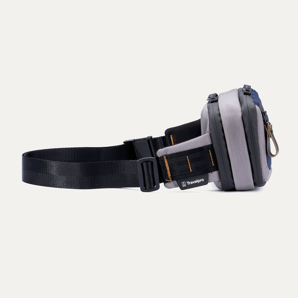 Travelpro® Altitude™ Sling 2L (13 x 23 x 8 cm)