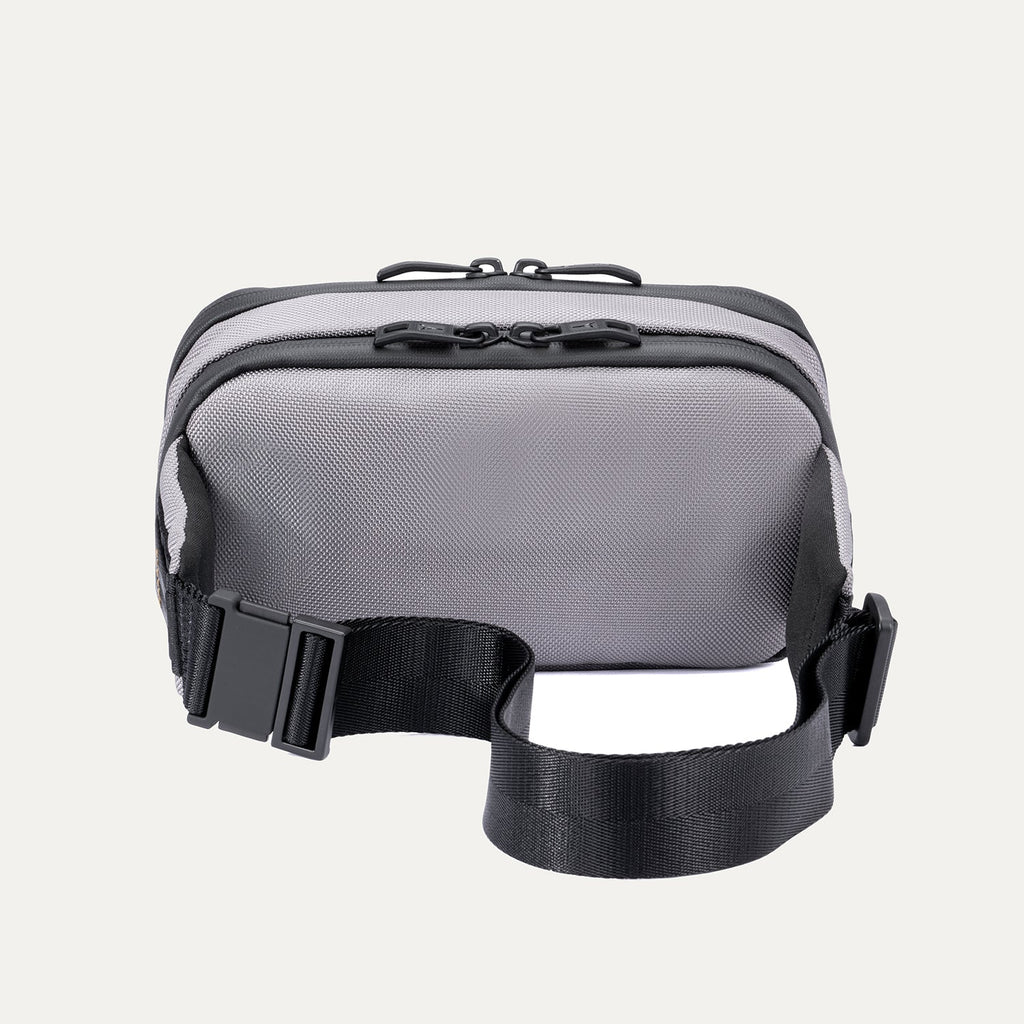 Travelpro® Altitude™ Sling 2L (13 x 23 x 8 cm)