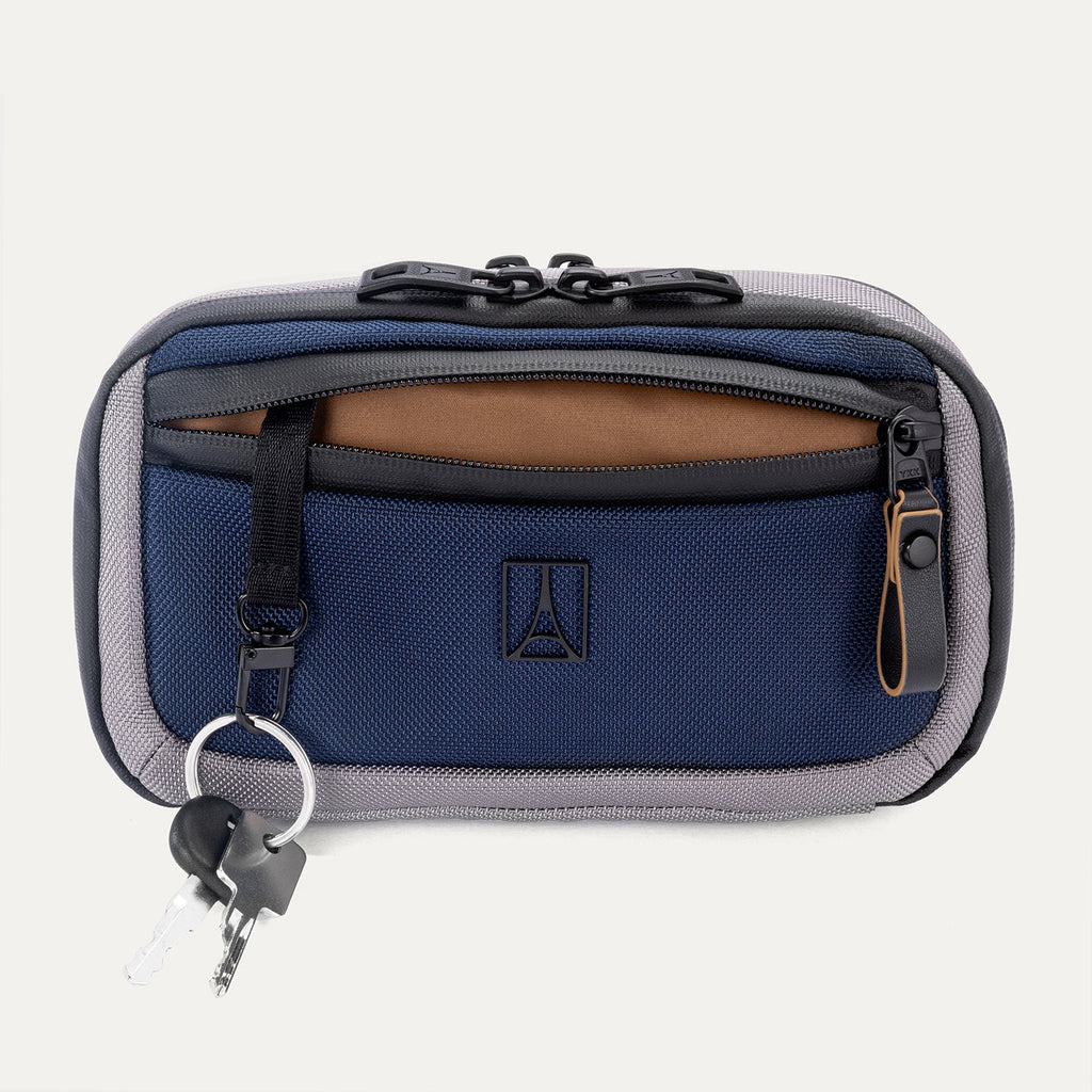 Travelpro® Altitude™ Sling 2L (13 x 23 x 8 cm)