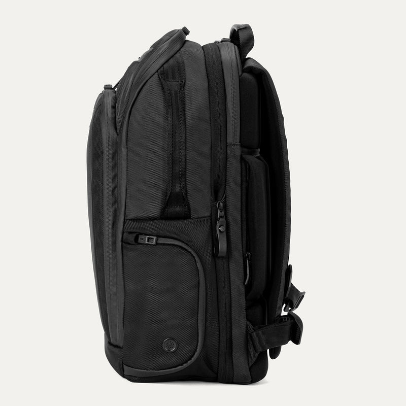 Travelpro® Altitude™ All-Purpose Full Expansion Laptop Backpack 24-34L (47 x 36 x 20 cm)