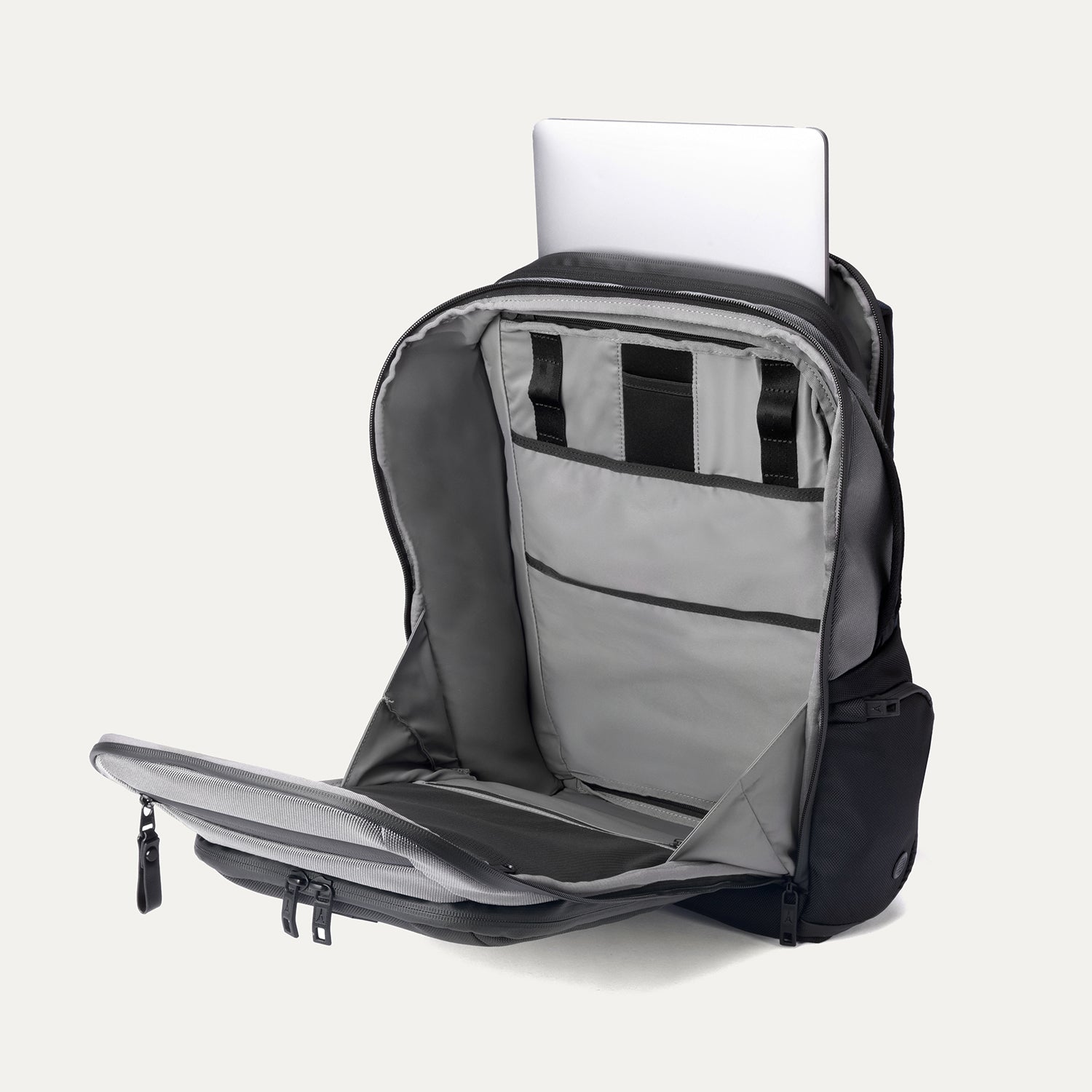 Travelpro® Altitude™ All-Purpose Full Expansion Laptop Backpack 24-34L (47 x 36 x 20 cm)