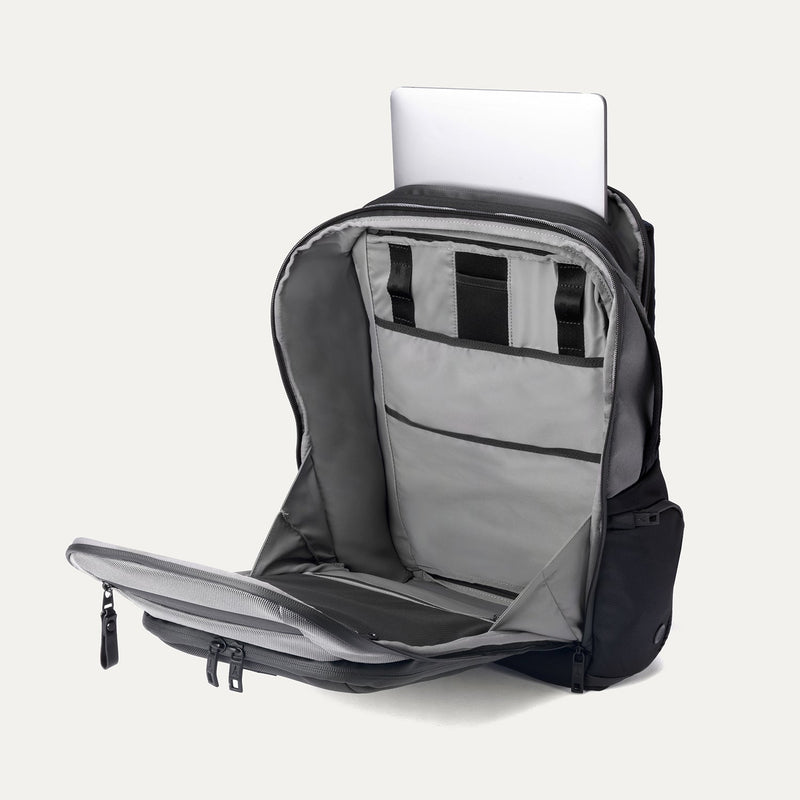 Travelpro® Altitude™ All-Purpose Full Expansion Laptop Backpack 24-34L (47 x 36 x 20 cm)