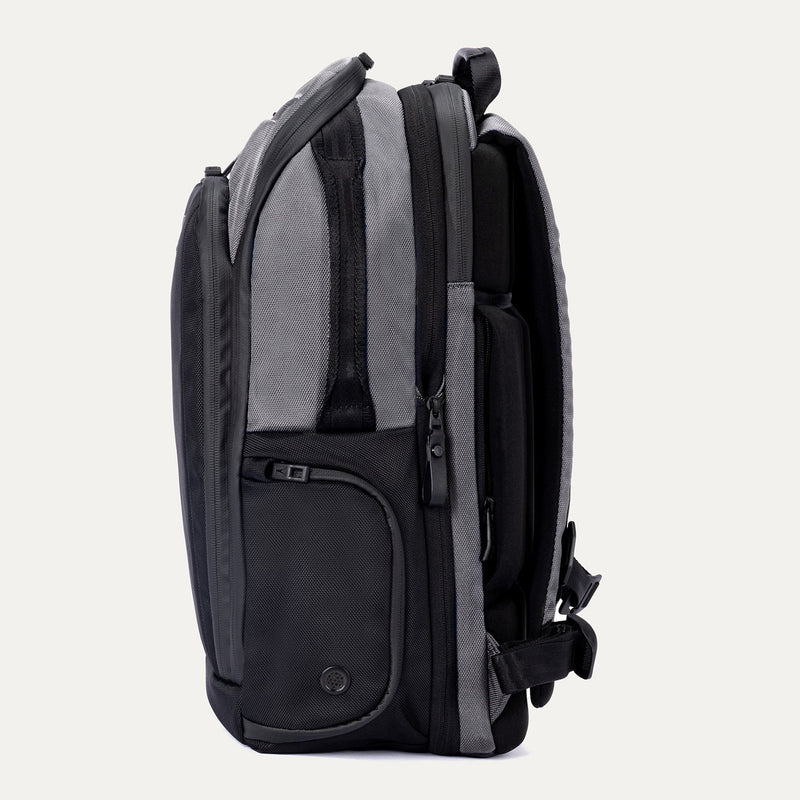 Travelpro® Altitude™ All-Purpose Full Expansion Laptop Backpack 24-34L (47 x 36 x 20 cm)
