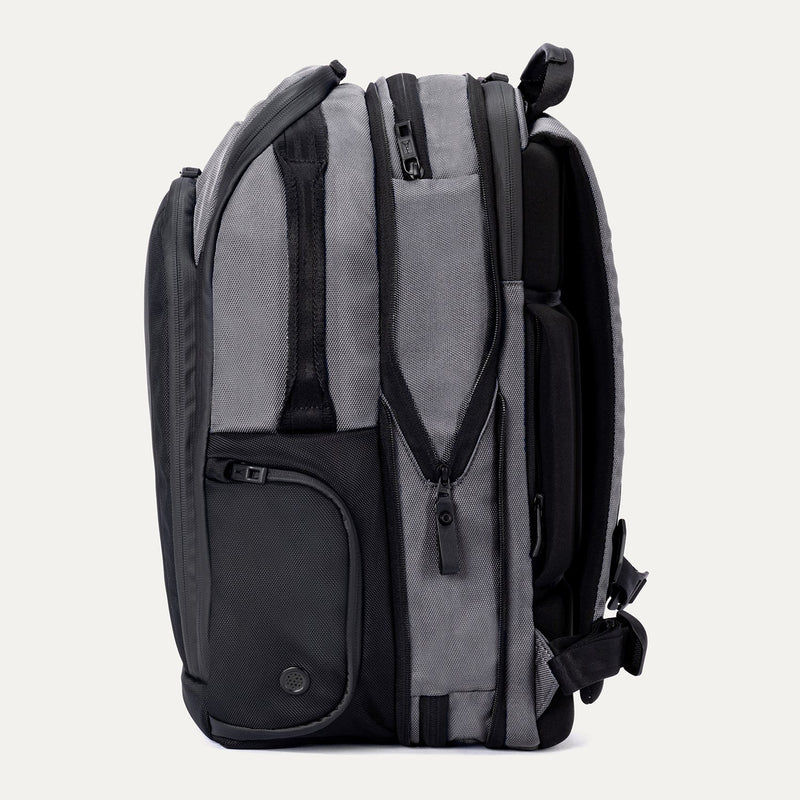 Travelpro® Altitude™ All-Purpose Full Expansion Laptop Backpack 24-34L (47 x 36 x 20 cm)
