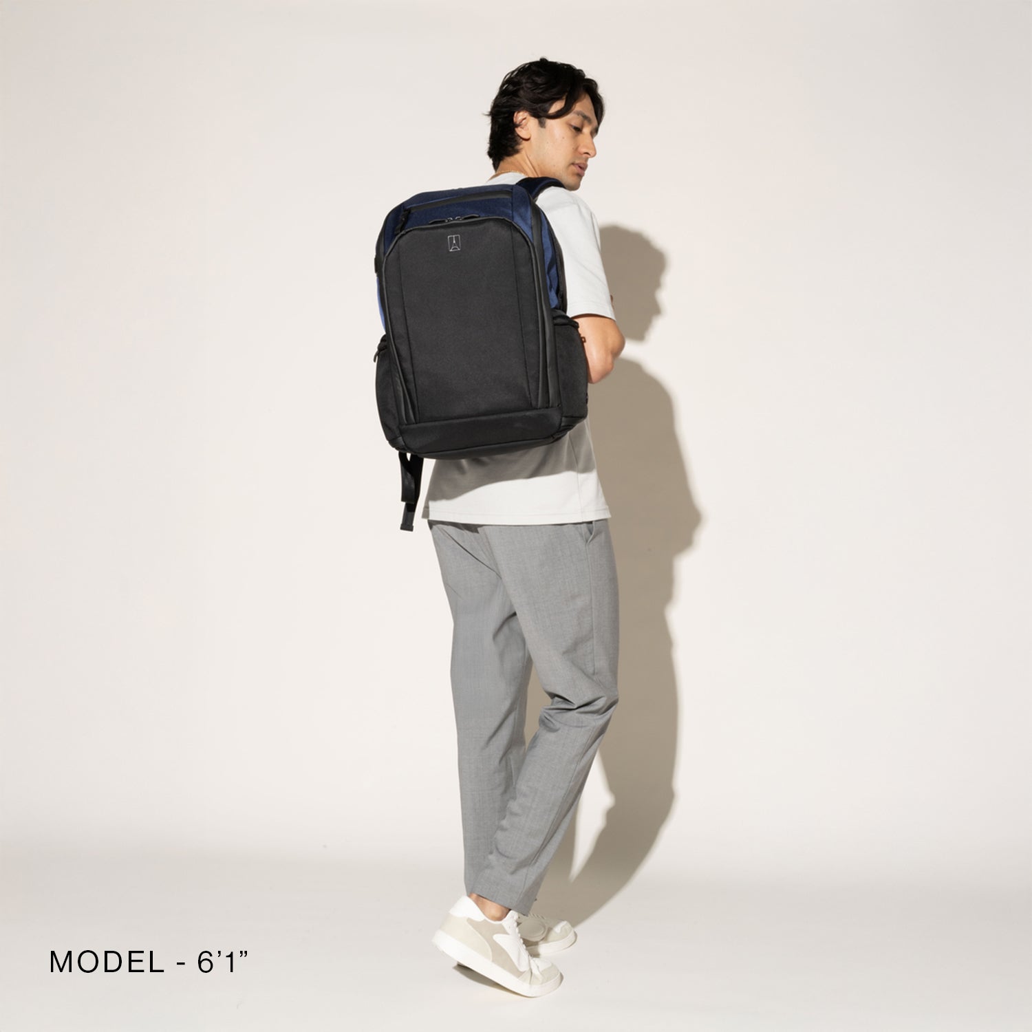 Travelpro® Altitude™ All-Purpose Full Expansion Laptop Backpack 24-34L (47 x 36 x 20 cm)