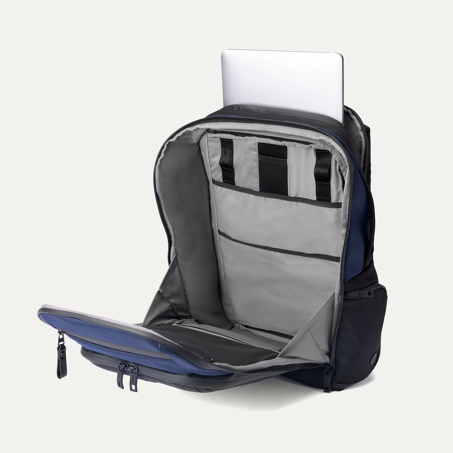 Travelpro® Altitude™ All-Purpose Full Expansion Laptop Backpack 24-34L (47 x 36 x 20 cm)