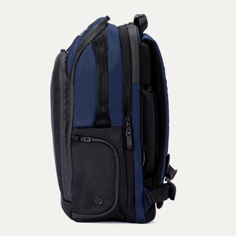 Travelpro® Altitude™ All-Purpose Full Expansion Laptop Backpack 24-34L (47 x 36 x 20 cm)