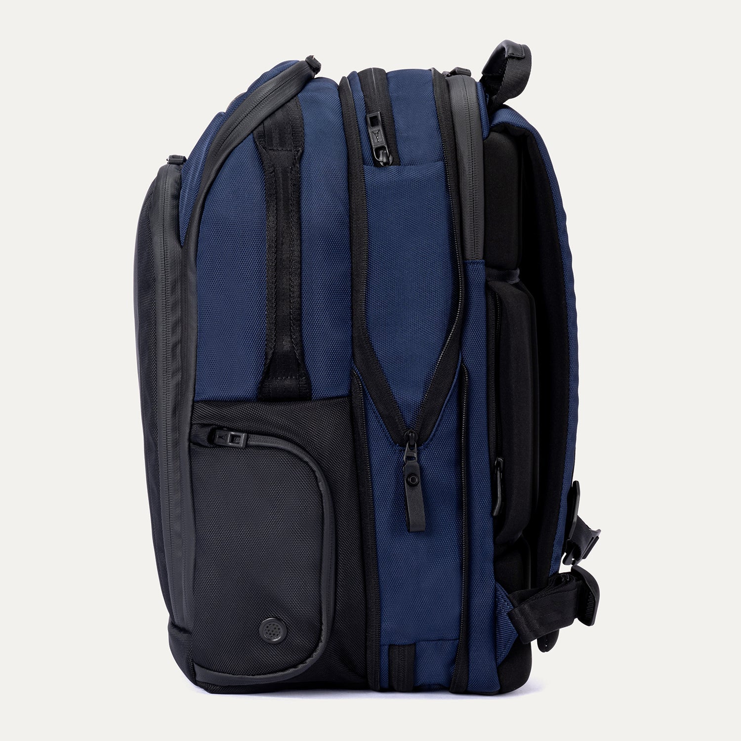 Travelpro® Altitude™ All-Purpose Full Expansion Laptop Backpack 24-34L (47 x 36 x 20 cm)