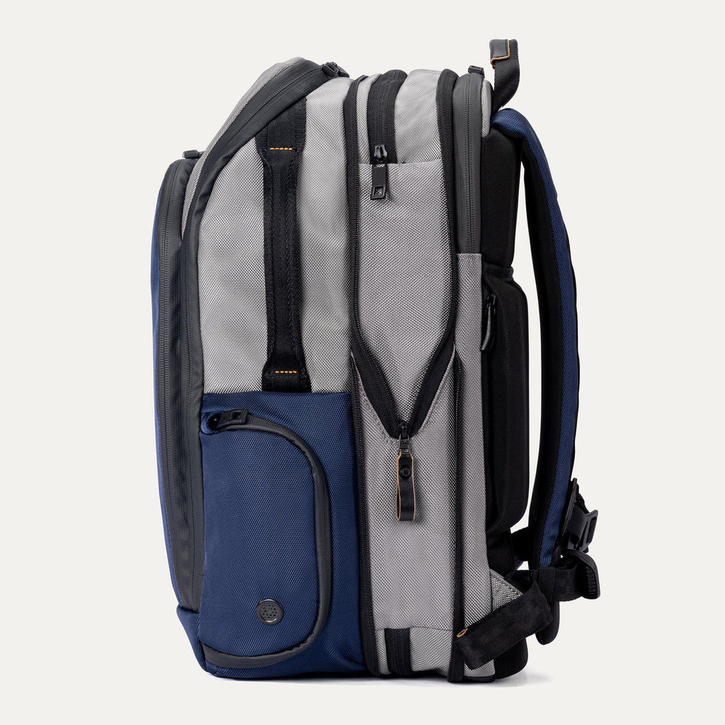 Travelpro® Altitude™ All-Purpose Full Expansion Laptop Backpack 24-34L (47 x 36 x 20 cm)