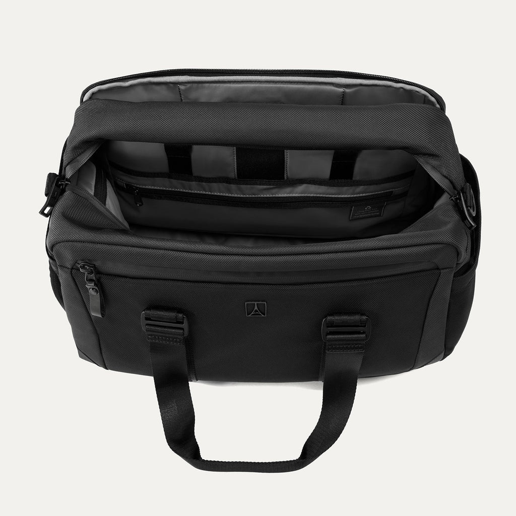 Travelpro® Altitude™ Reisetasche für den Alltag (28 x 43 x 20 cm)