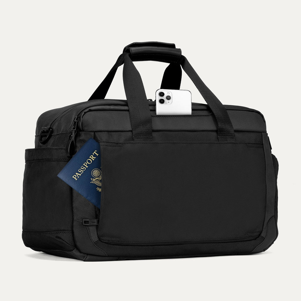 Travelpro® Altitude™ Reisetasche für den Alltag (28 x 43 x 20 cm)