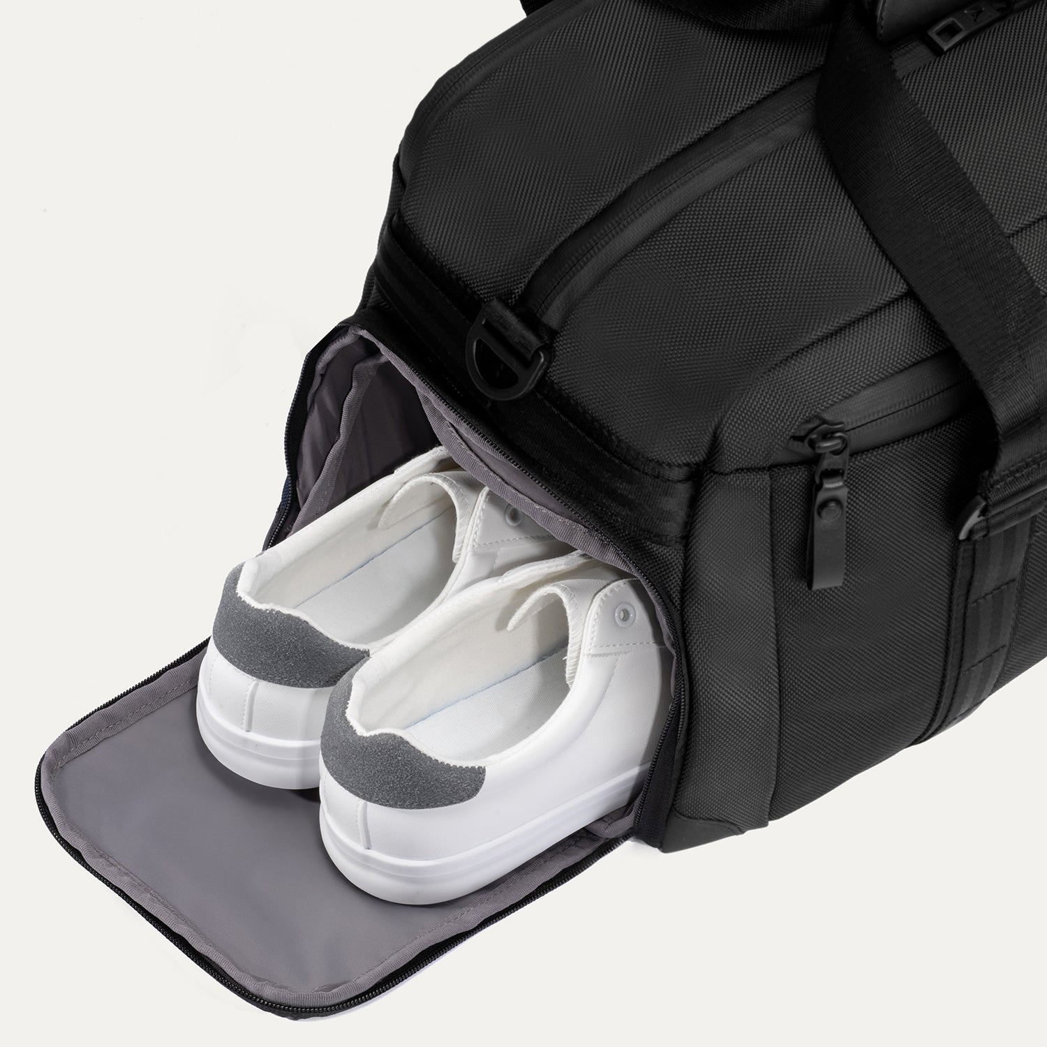 Travelpro® Altitude™ Day-to-Day Duffel (28 x 43 x 20 cm)