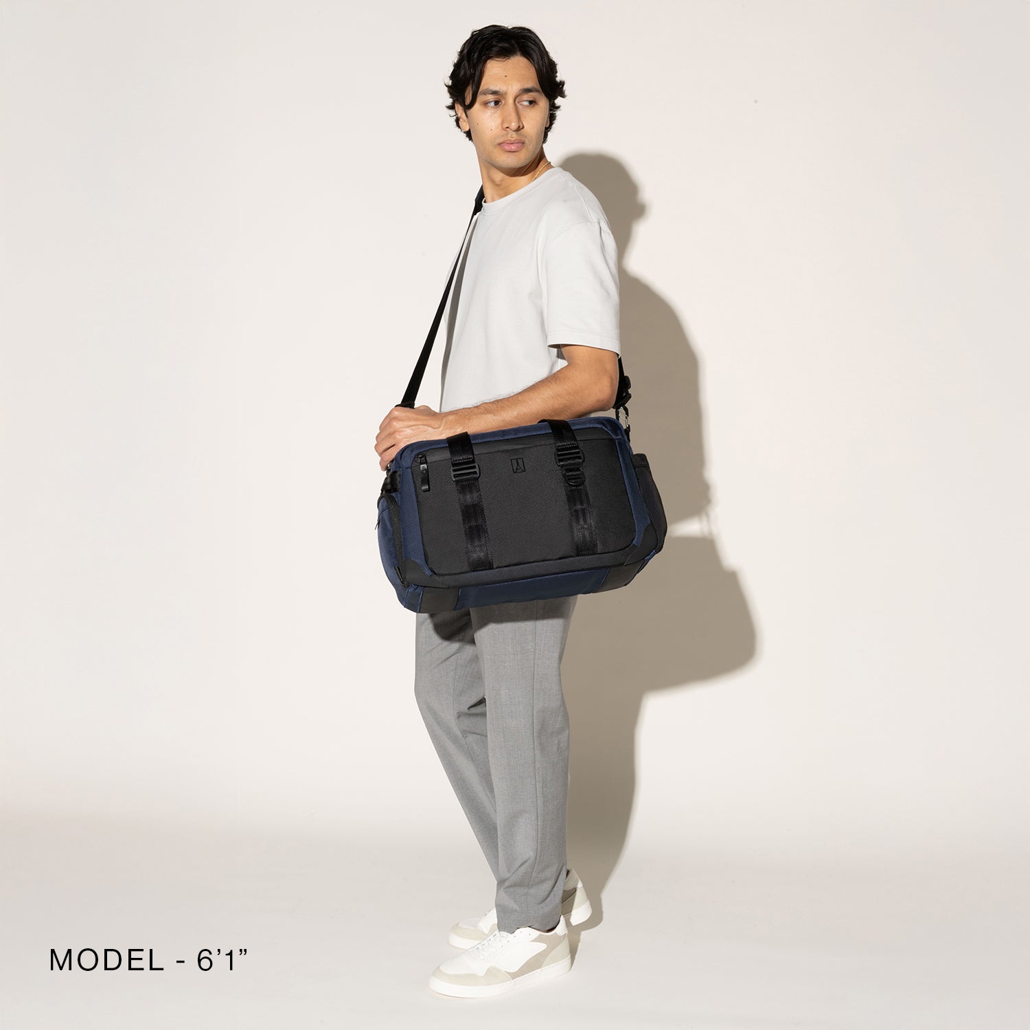 Travelpro® Altitude™ Day-to-Day Duffel (28 x 43 x 20 cm)