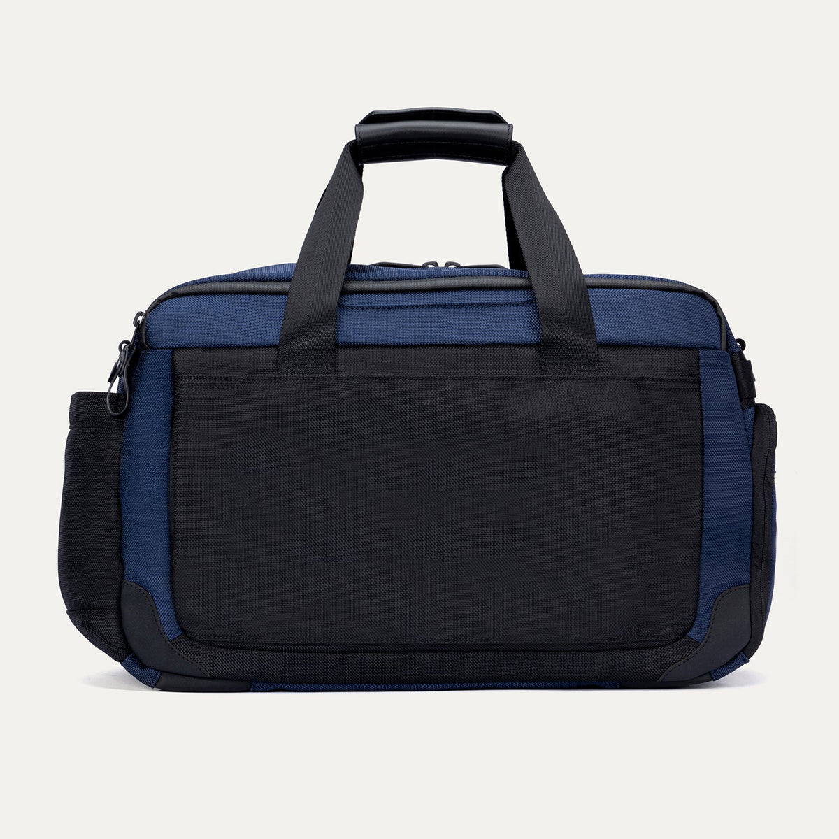 Travelpro® Altitude™ Day-to-Day Duffel (28 x 43 x 20 cm)