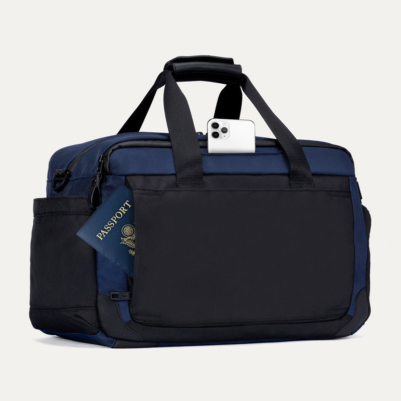 Travelpro® Altitude™ Day-to-Day Duffel (28 x 43 x 20 cm)
