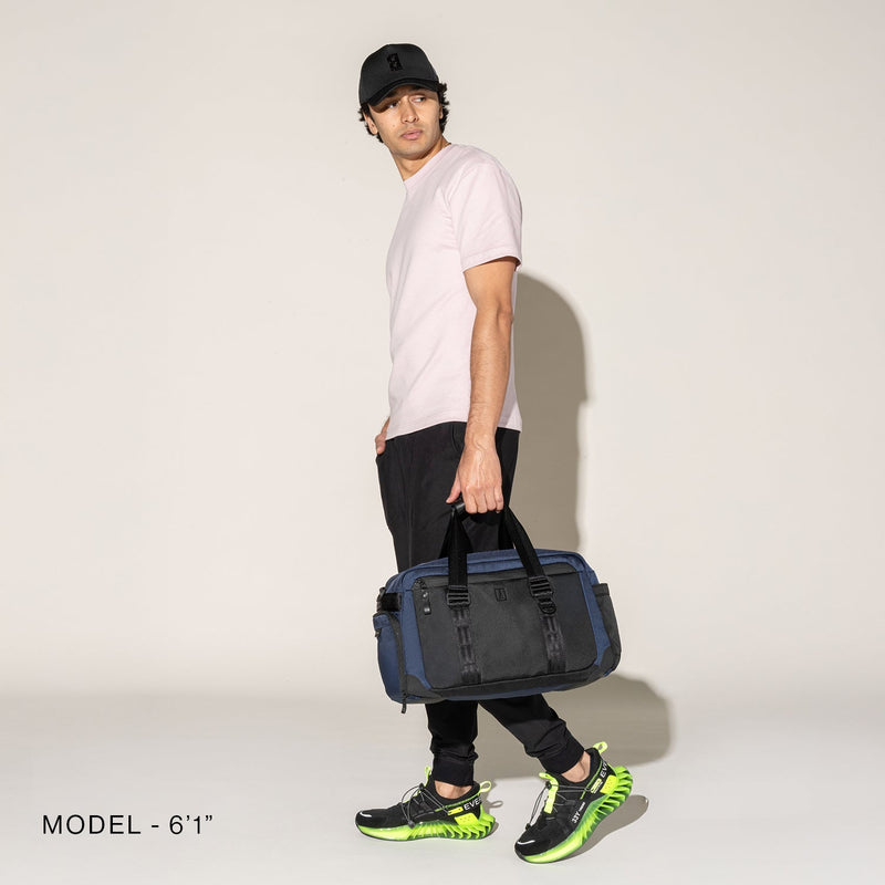 Travelpro® Altitude™ Day-to-Day Duffel (28 x 43 x 20 cm)