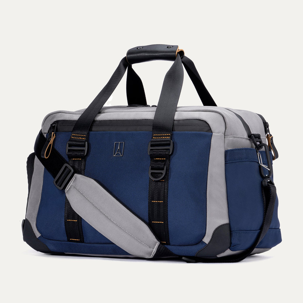 Travelpro® Altitude™ Day-to-Day Duffel (28 x 43 x 20 cm)