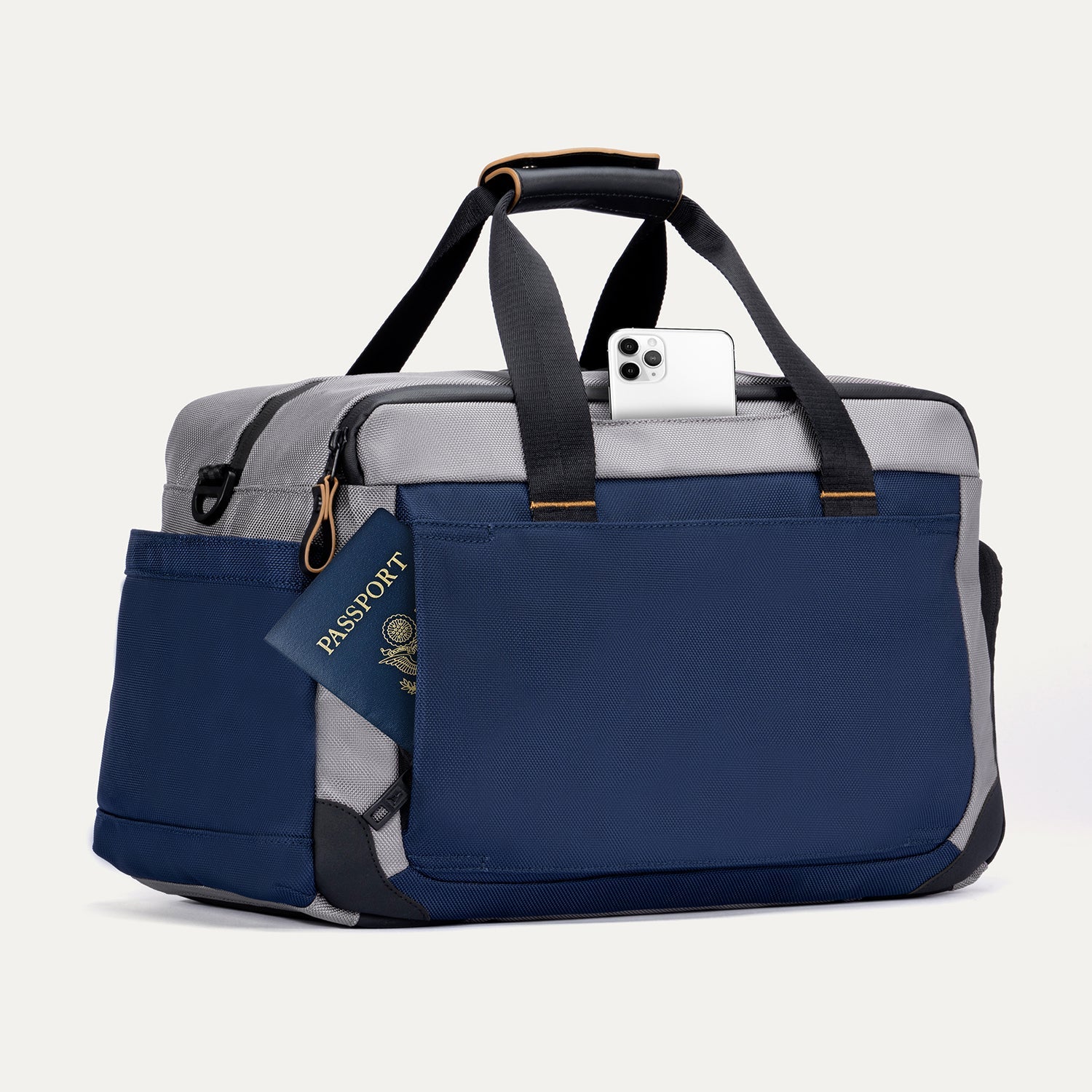 Travelpro® Altitude™ Day-to-Day Duffel (28 x 43 x 20 cm)