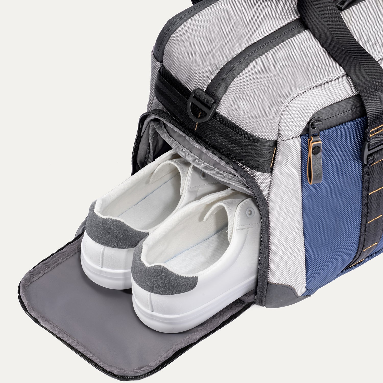 Travelpro® Altitude™ Day-to-Day Duffel (28 x 43 x 20 cm)