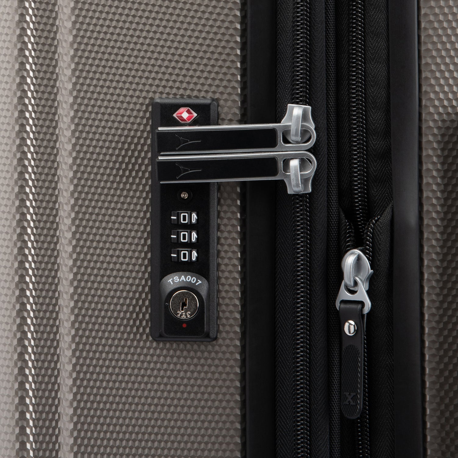 Pathways™ 3.0 - Medium Check-in Hardside Expandable Spinner 70cm (70 x 45 x 29 cm)