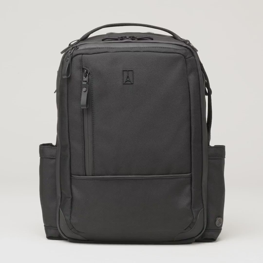 Travelpro® Altitude™ Slim Expandable Laptop Backpack 20-24L (41 x 34 x 20 cm)