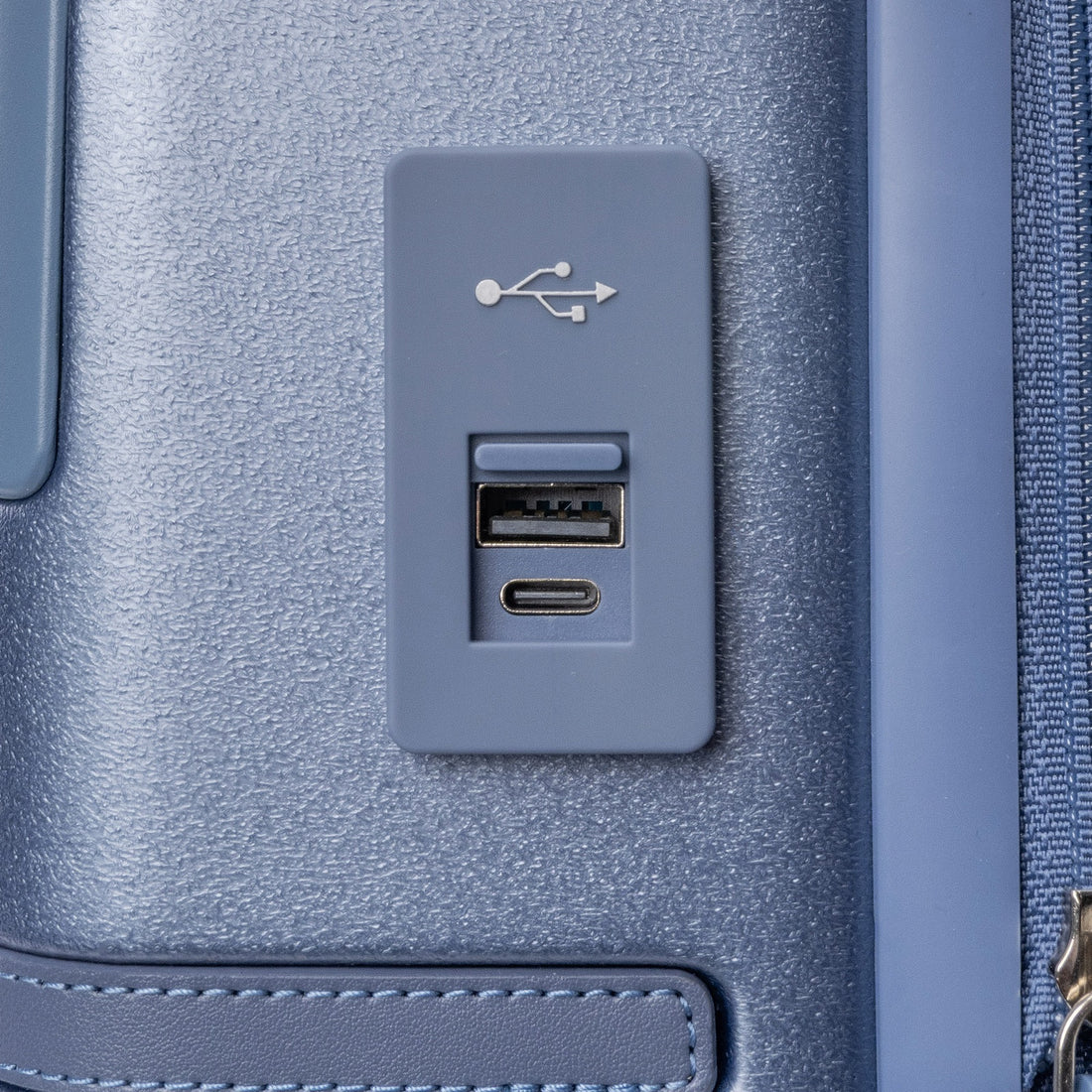 External USB-A and USB-C ports on a Platinum Reserve Compact Cabin